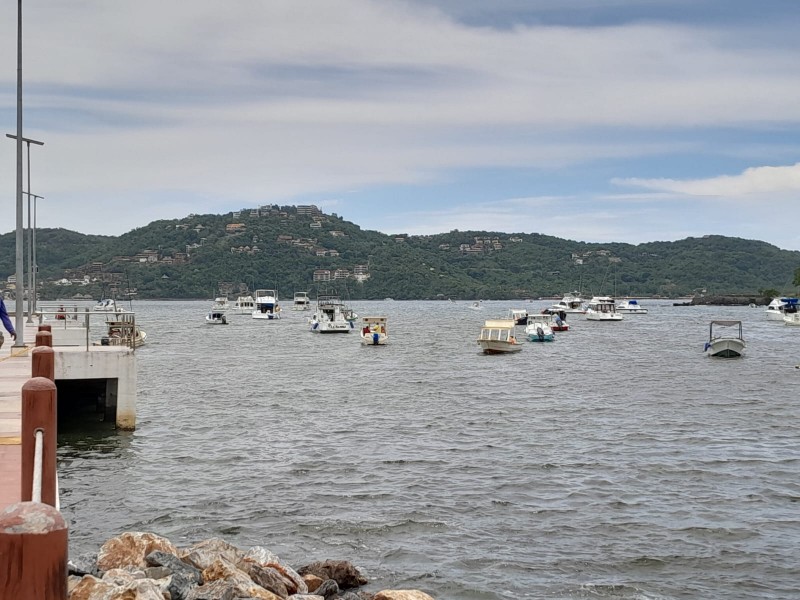 Cierran puerto a la navegación en Zihuatanejo