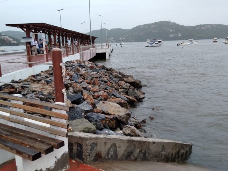 Cierran puerto a la navegación en Zihuatanejo por Depresión Diecisiete-E