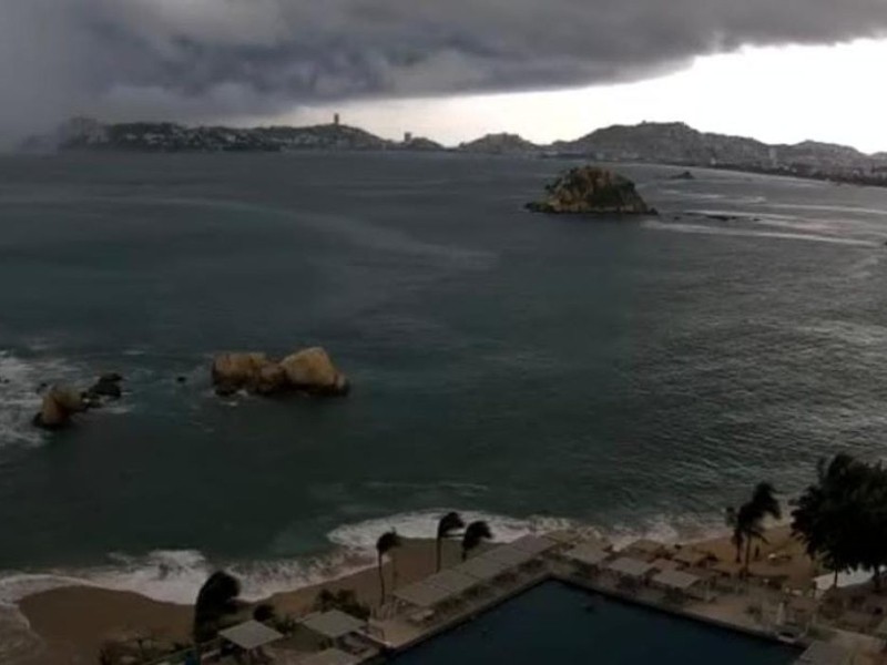 Cierran puerto a la navegación por lluvias en Acapulco