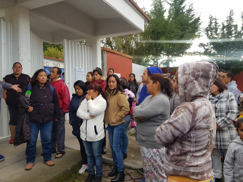 Cierran secundaria en San Antonio la Isla 