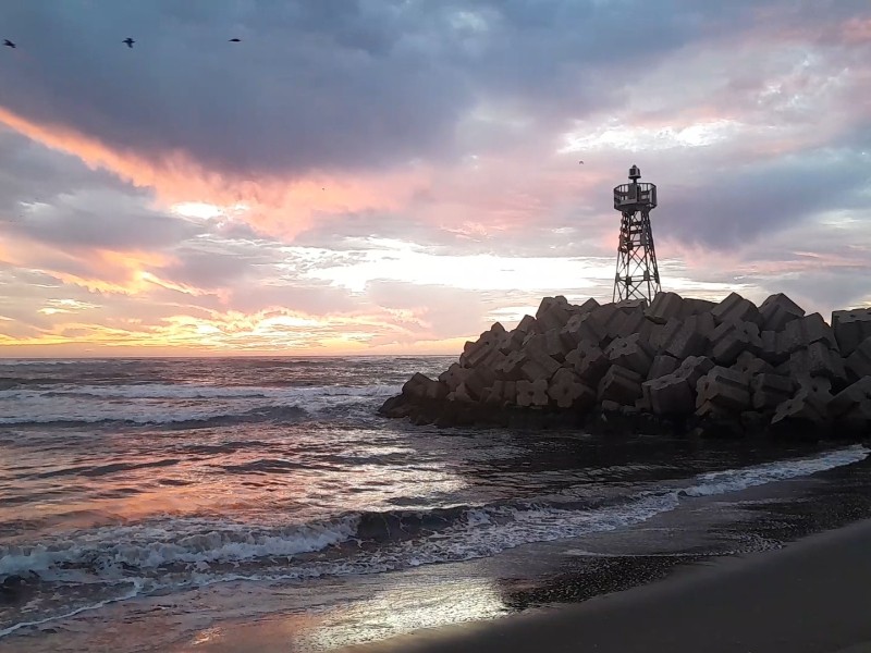 Cierran temporalmente Playa Las Glorias por mar de fondo