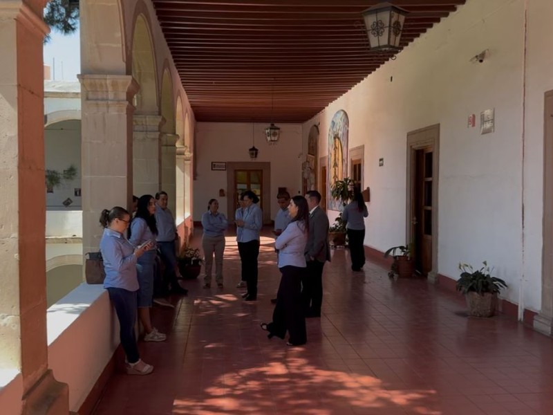 Cierran tesorería de la UJED por adeudos al personal