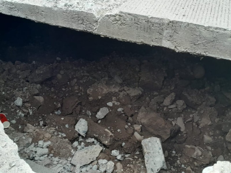 Cierran tramo del bulevar Centenario por enorme socavón en Navojoa