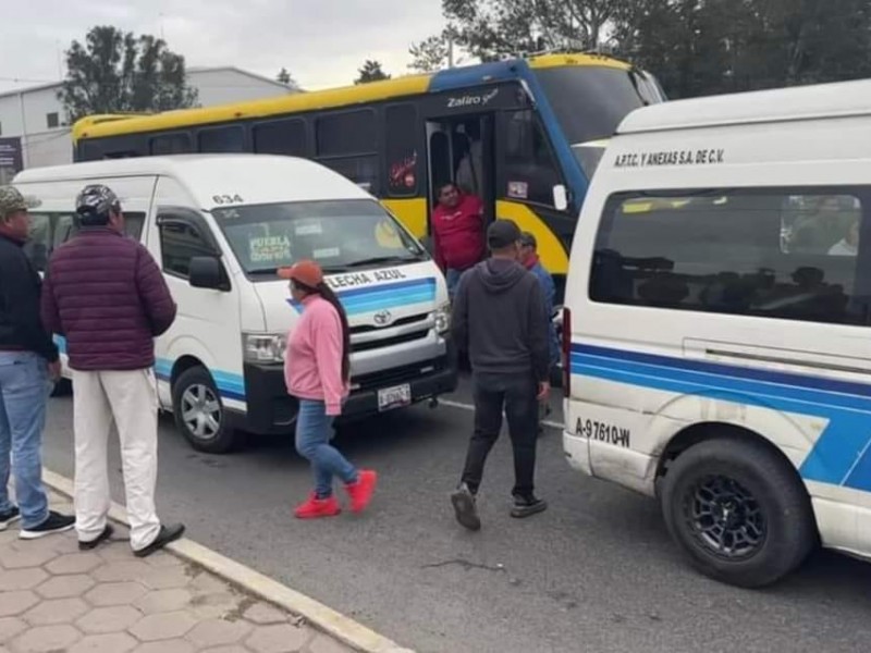Cierran transportistas carretera federal Puebla-Tlaxcala
