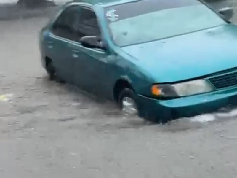 Cierran diferentes vialidades en Culiacán por las fuertes lluvias
