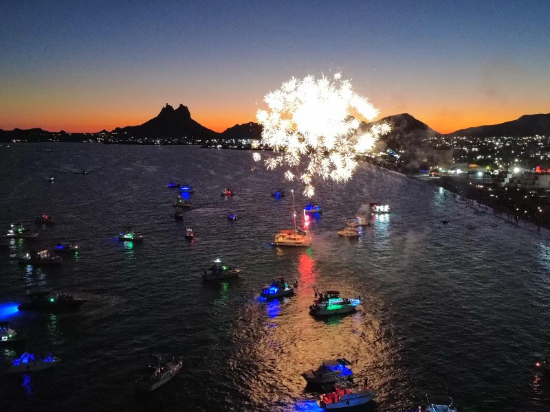 Cierran verano con Desfile de Yates, se preparan para cierre del 2025