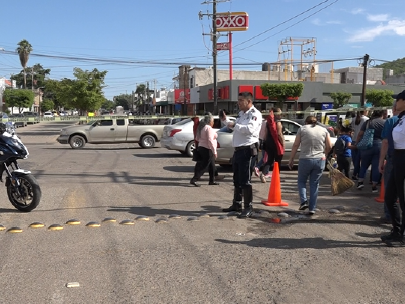 Cierran vialidades frente a panteones para evitar tráfico vehicular