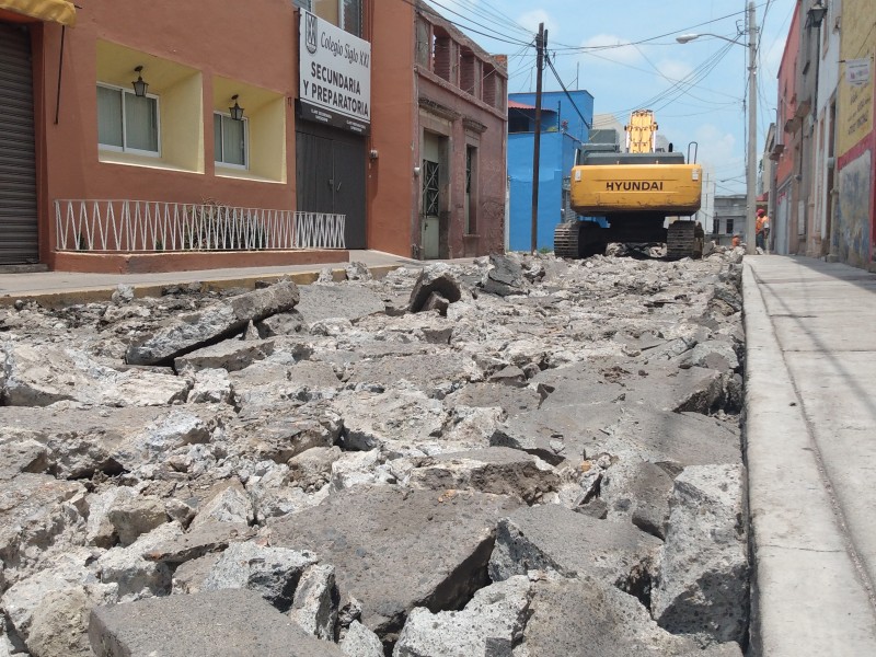 Cierran vialidades por reconstrucción de calles