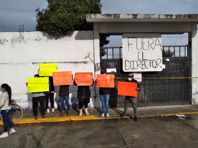 Cierre de escuela en San Andrés Cuexcontitlán.