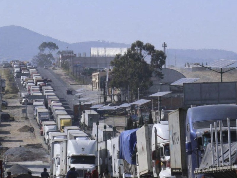 Cierre del Arco Norte cumple 24 horas, ejidatarios exigen pago de tierras