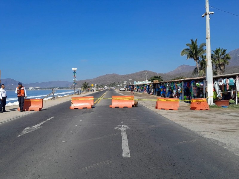 Cierre del boulevard afecta a comerciantes de Playa de Oro