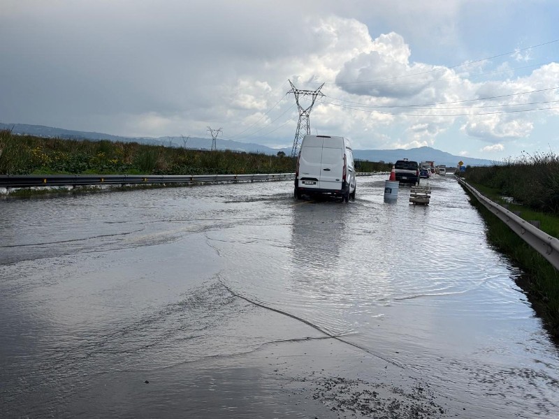 Cierre en la Autopista Lerma-Tenango por inundación y trabajos de elevación