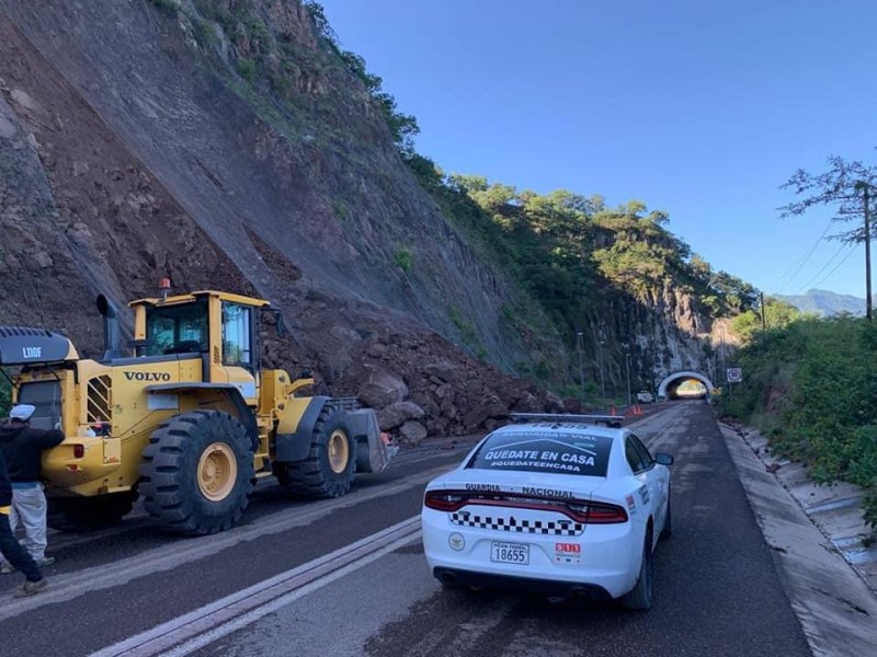 Cierre provisional de la súper carretera Mazatlán-Durango por deslave