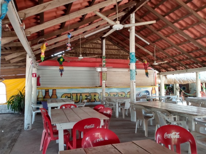 Cierre restaurantes en Maviri deja sin empleo a 400 trabajadores