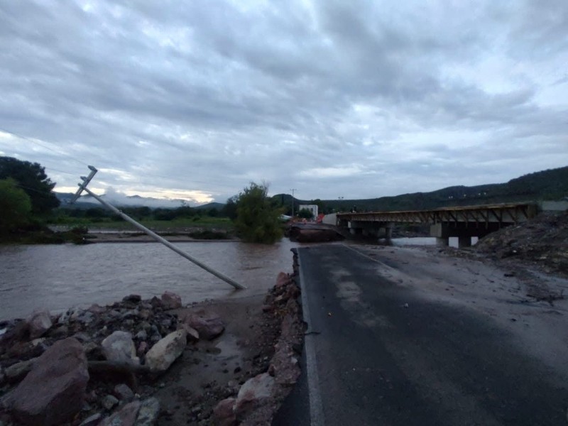 Cierre temporal en El Puente Molino de Cilindros por incremento de río