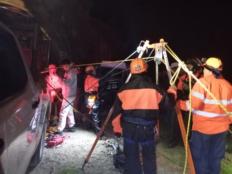 Cinco horas tardó rescate de Atenas en barranca de Tlacolulan
