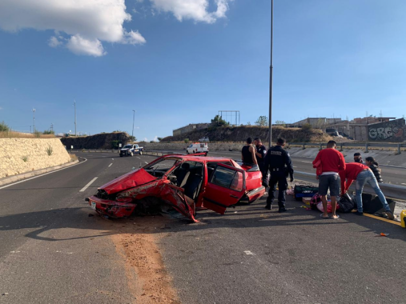 Cinco lesionados en brutal accidente