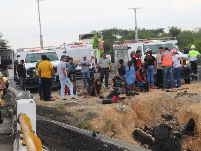 Doce muertos y 58 heridos deja accidente carretero en Veracruz