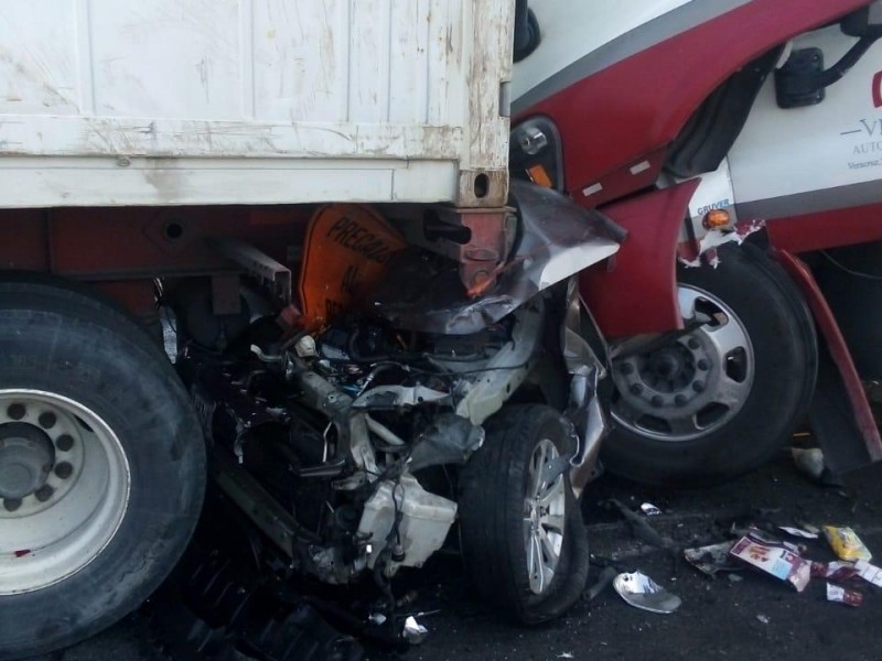 Cinco personas fallecidas en accidente de Cardel