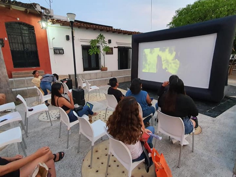 Cine Itinerante es llevado a zonas marginadas de Tehuantepec