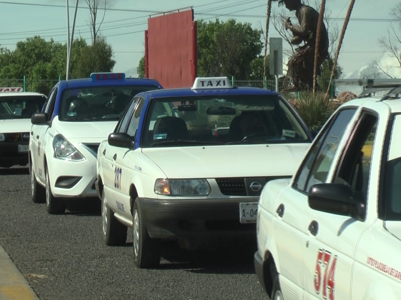 Circulan taxis sin concesión en zona conurbada