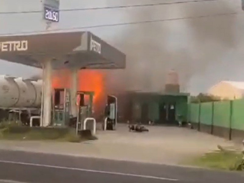 Cisterna de gasolinera se incendia en Izúcar de Matamoros
