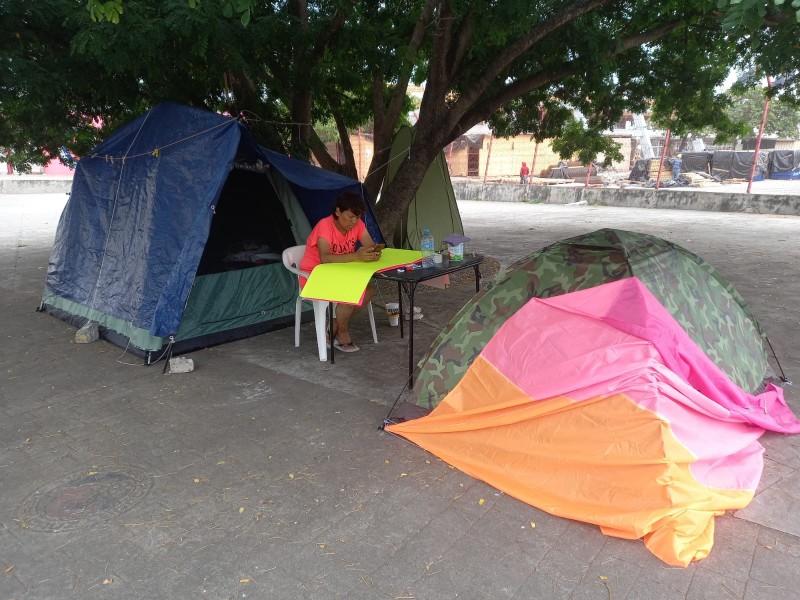 Ciudadana que vive en la calle pide apoyo de autoridades