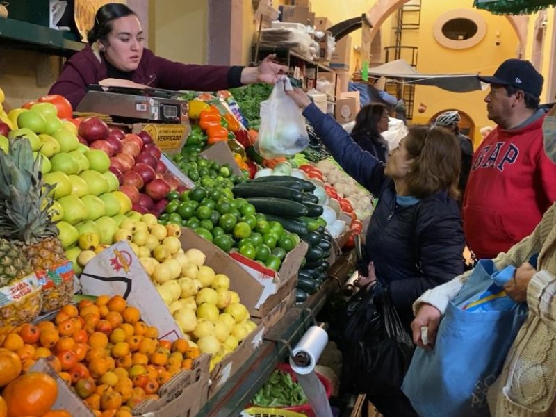 Ciudadanía consume por día, aseguran comerciantes