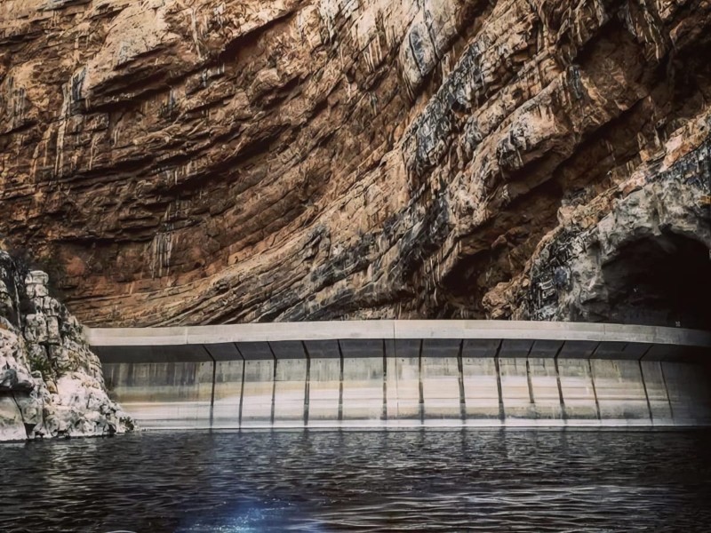 Ciudadano en contra de suspensión de agua por desfogue de presa Zimapán