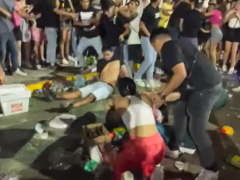 Ciudadanos alcoholizados protagonizan batalla campal en Coatzacoalcos