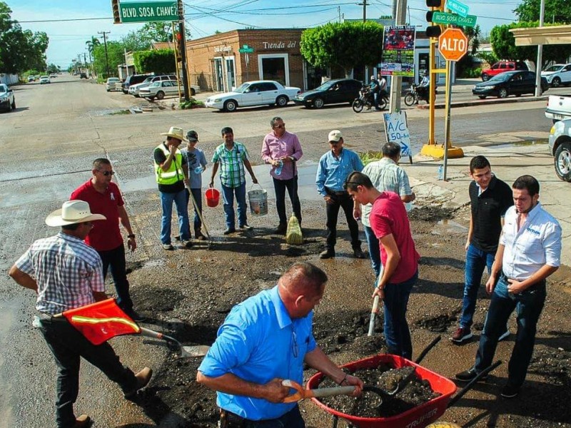 Ciudadanos colaboran con el 50 % de bacheo