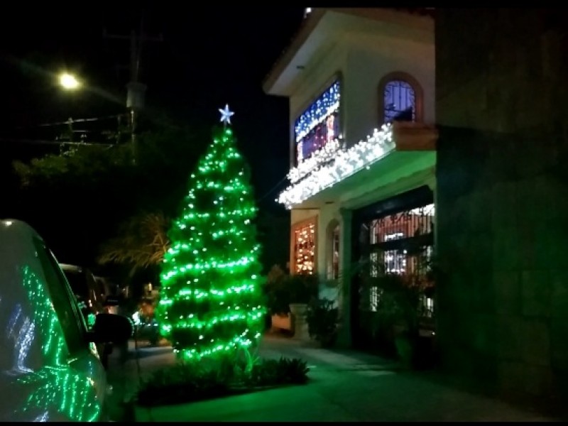 Ciudadanos conservan tradiciones navideñas