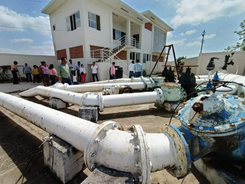 Ciudadanos de Tuxpan recorren obra de CAEV