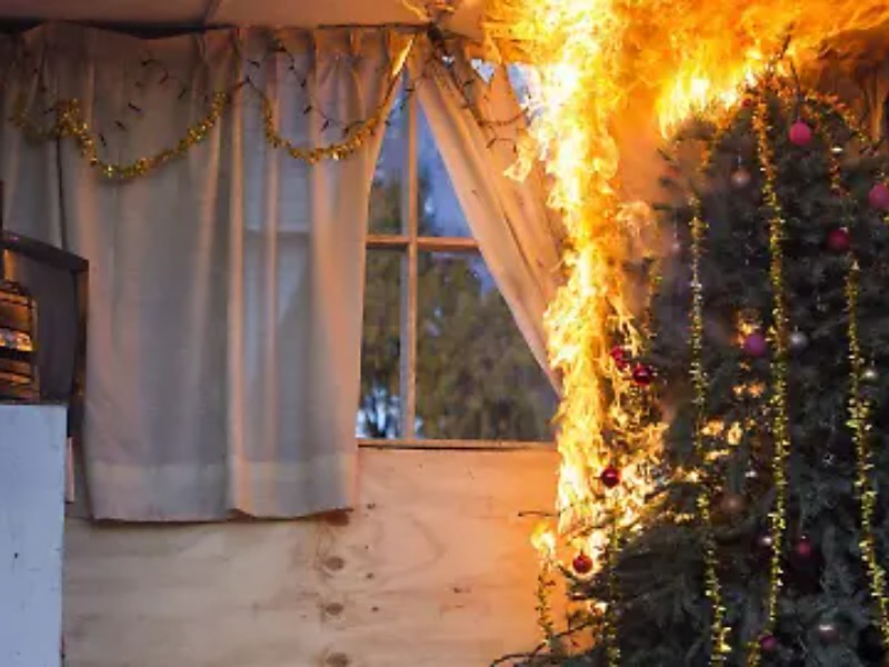 Ciudadanos deben tomar precauciones por luces navideñas: Bomberos