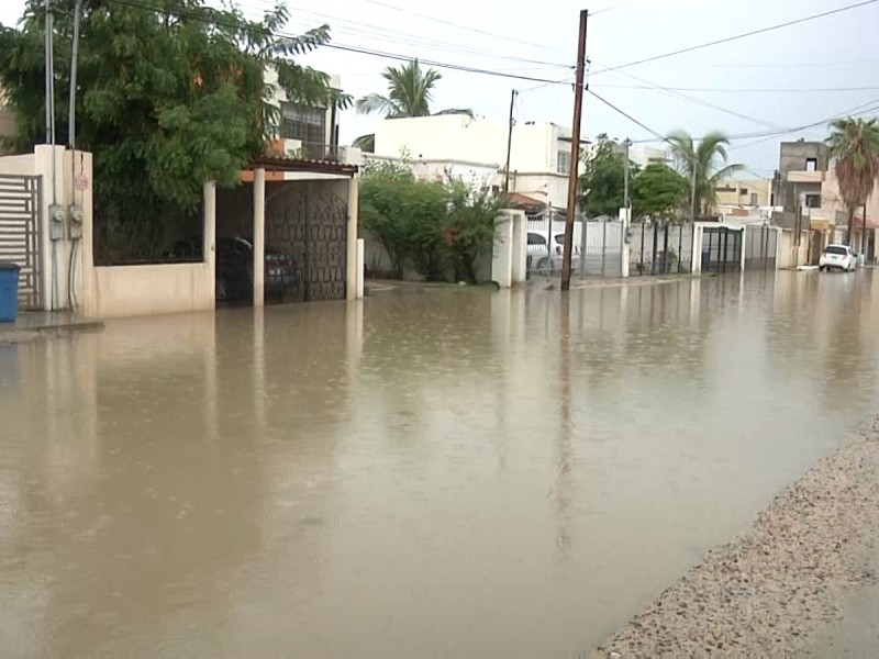 Ciudadanos del conchalito se inundan tras fuertes lluvias