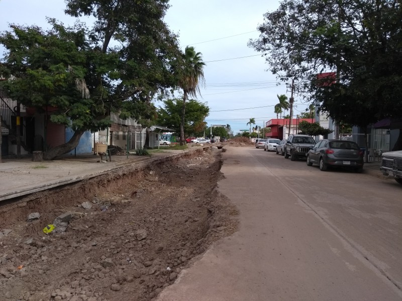 Ciudadanos demandan reactivar obra colector Niños Héroes