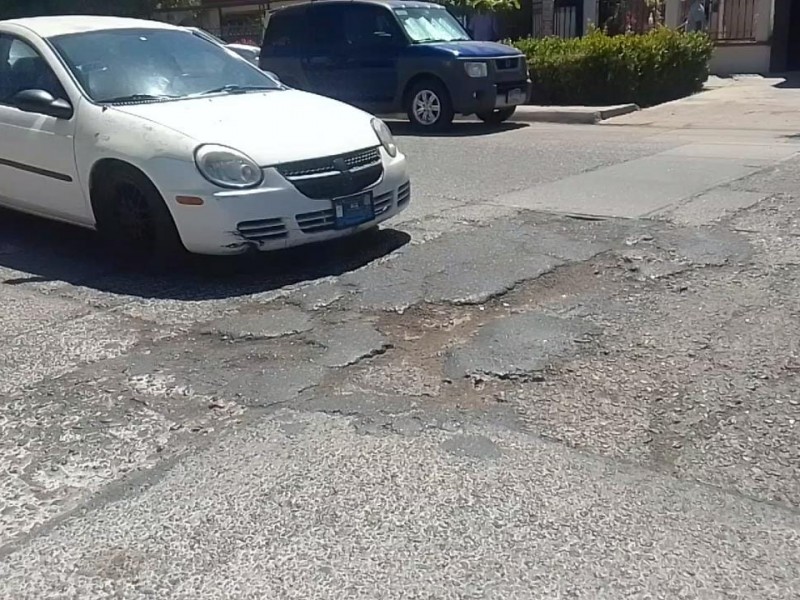 Ciudadanos demandan reparación y vigilancia en Avenida Degollado