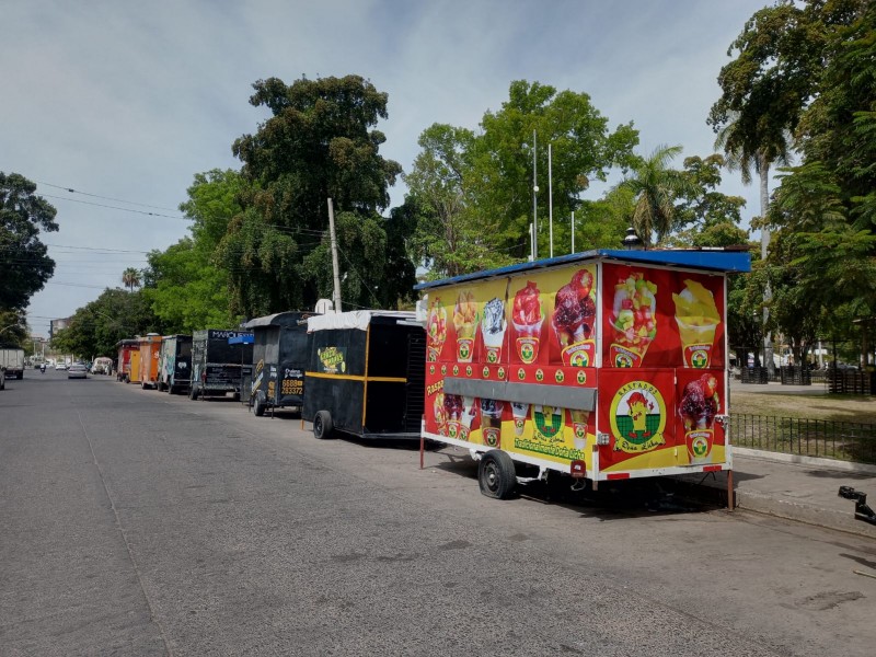Ciudadanos demandan reubicar Food Trucks en la Plazuela 27