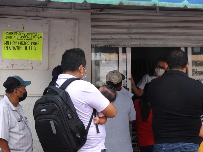Ciudadanos denuncian desabasto de hojas para actas en Registro Civil