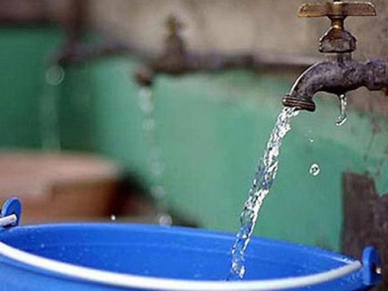 Ciudadanos denuncian escasez de agua potable