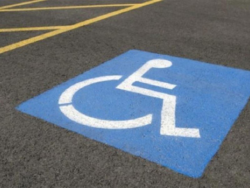 Ciudadanos desconocen quienes requieren el cajón de discapacidad
