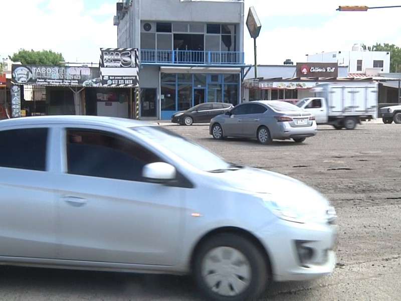 Ciudadanos exigen arreglamiento de baches en la ciudad