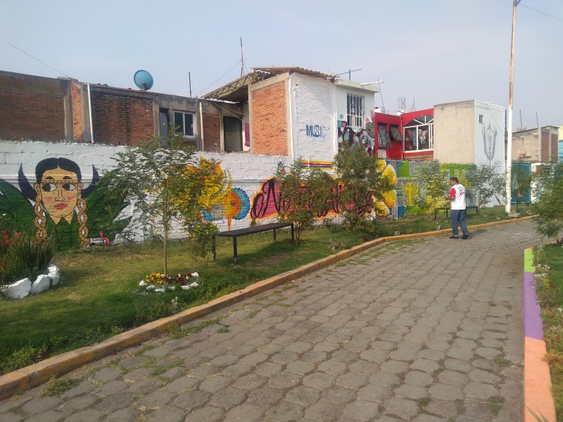 Ciudadanos iluminan Izcalli con murales