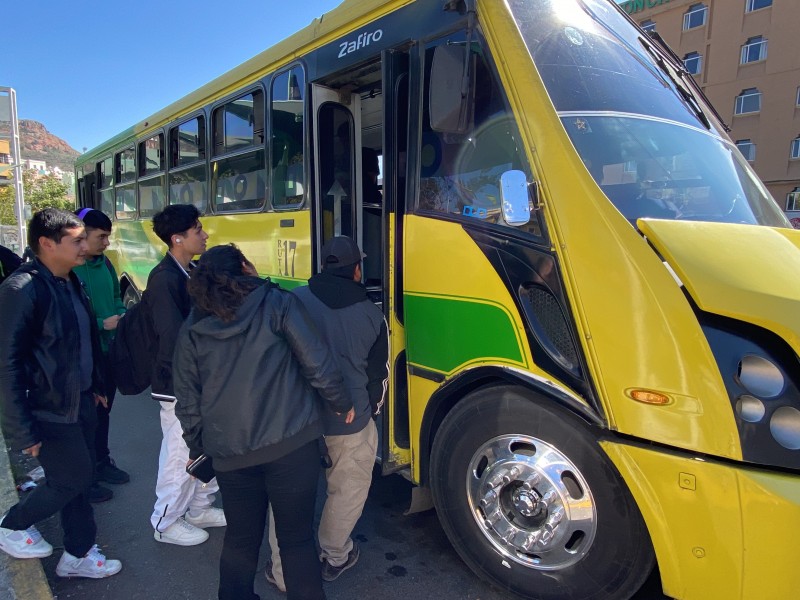 Ciudadanos inconformes con las condiciones del transporte público