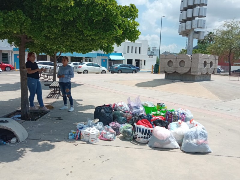 Ciudadanos instalan centros de acopio para afectados por lluvias