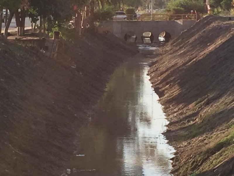 Ciudadanos limpian dren Álamo para evitar inundaciones