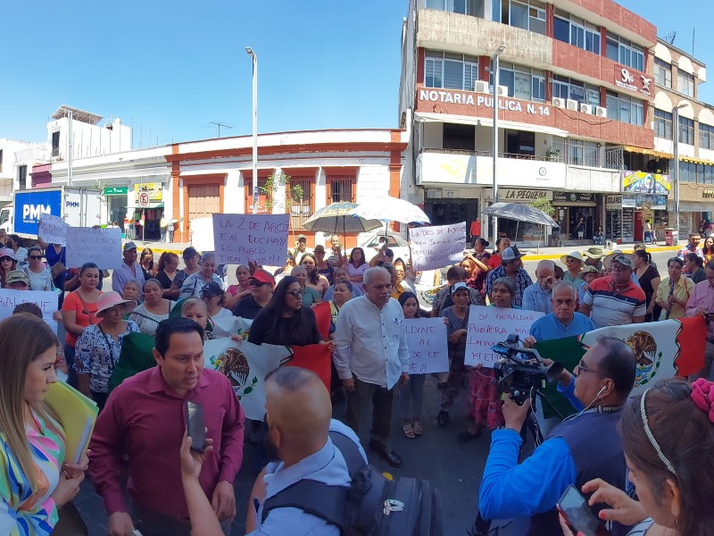 Ciudadanos molestos toman Congreso del Estado, exigen mejores servicios públicos