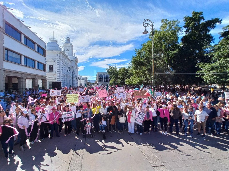 Marchan en Hermosillo para defender la democracia