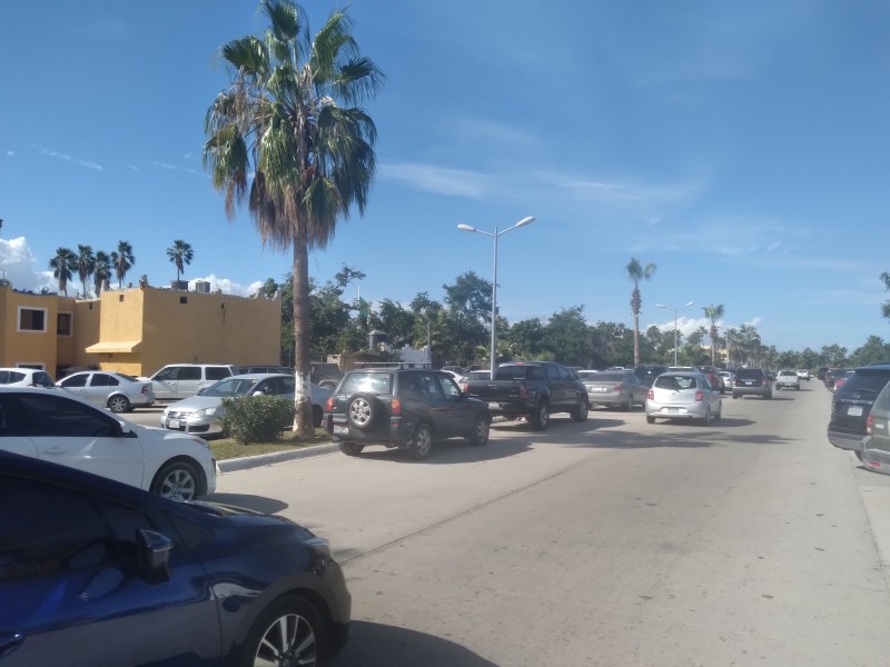 Ciudadanos piden a autoridades solucionar el problema de estacionamiento
