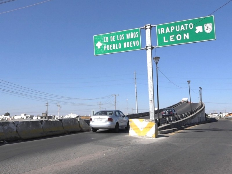Ciudadanos piden alumbrado en puente vehicular